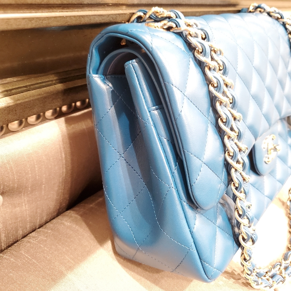 Chanel -- Classic Double Flap - Picture 5 of 16